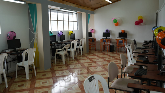 Unidos por el Bien Común: Exalumnos, Autoridades y Comunidad Salesiana Transforman la Sala de Cómputo del CAI Virgilio Guerrero